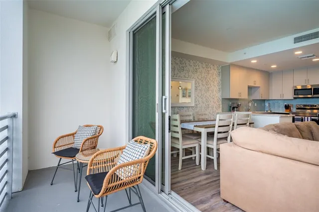 $3,900 | 1703 North Tamiami Trail, Unit 205, Sarasota, FL 34236