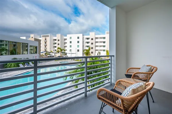 $3,900 | 1703 North Tamiami Trail, Unit 205, Sarasota, FL 34236