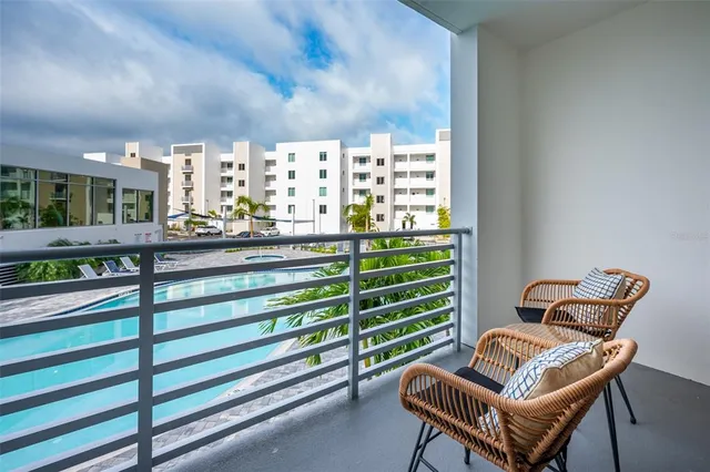 $3,900 | 1703 North Tamiami Trail, Unit 205, Sarasota, FL 34236