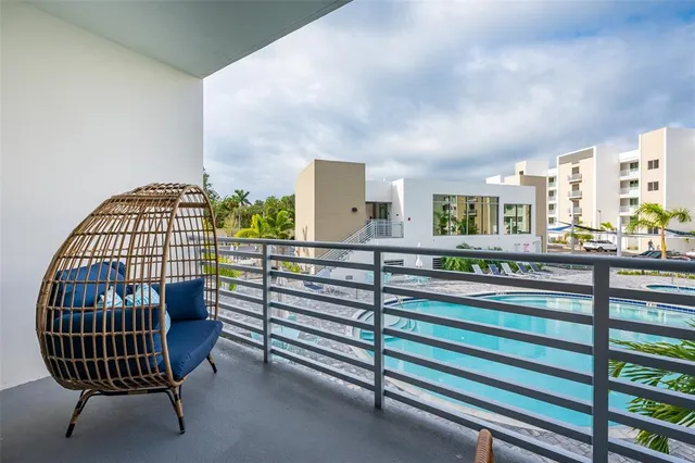 $3,900 | 1703 North Tamiami Trail, Unit 205, Sarasota, FL 34236