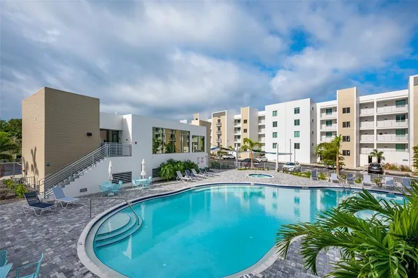 $3,900 | 1703 North Tamiami Trail, Unit 205, Sarasota, FL 34236