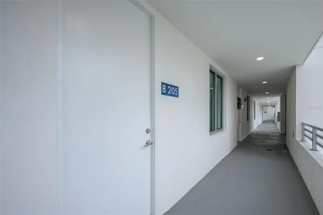 $3,900 | 1703 North Tamiami Trail, Unit 205, Sarasota, FL 34236