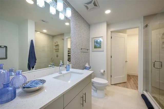 $3,900 | 1703 North Tamiami Trail, Unit 205, Sarasota, FL 34236