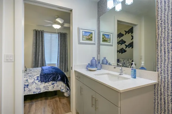 $3,900 | 1703 North Tamiami Trail, Unit 205, Sarasota, FL 34236