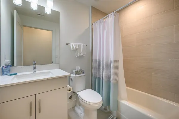$3,900 | 1703 North Tamiami Trail, Unit 205, Sarasota, FL 34236