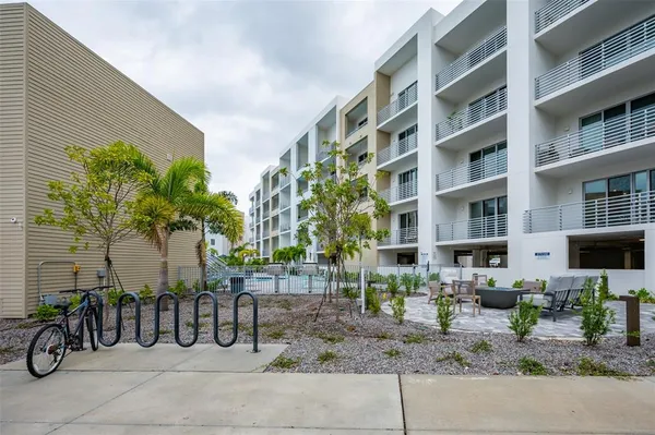 $3,900 | 1703 North Tamiami Trail, Unit 205, Sarasota, FL 34236