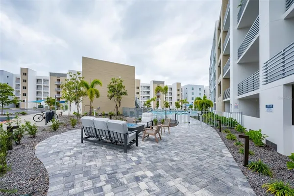 $3,900 | 1703 North Tamiami Trail, Unit 205, Sarasota, FL 34236