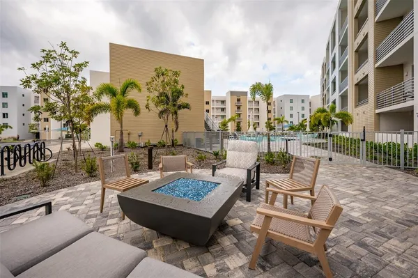 $3,900 | 1703 North Tamiami Trail, Unit 205, Sarasota, FL 34236