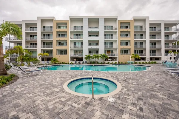 $3,900 | 1703 North Tamiami Trail, Unit 205, Sarasota, FL 34236