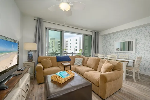 $3,900 | 1703 North Tamiami Trail, Unit 205, Sarasota, FL 34236