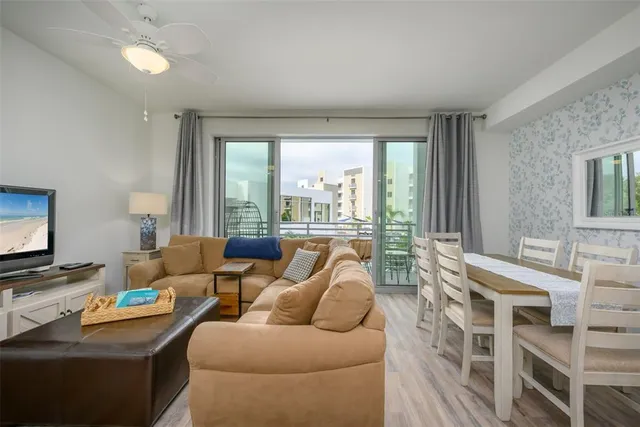 $3,900 | 1703 North Tamiami Trail, Unit 205, Sarasota, FL 34236