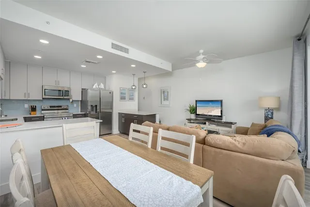 $3,900 | 1703 North Tamiami Trail, Unit 205, Sarasota, FL 34236