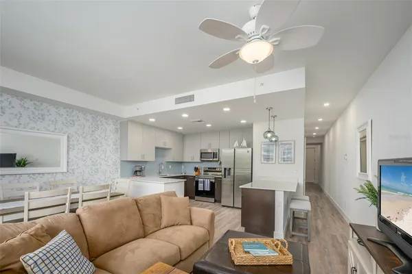 $3,900 | 1703 North Tamiami Trail, Unit 205, Sarasota, FL 34236