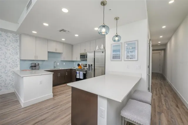 $3,900 | 1703 North Tamiami Trail, Unit 205, Sarasota, FL 34236