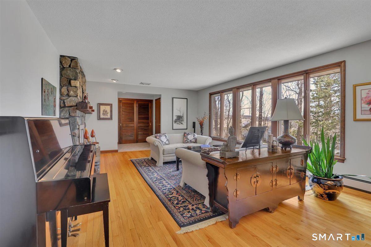 179 Blue Ridge Drive Manchester, CT 06040 - Photo 4 of 31