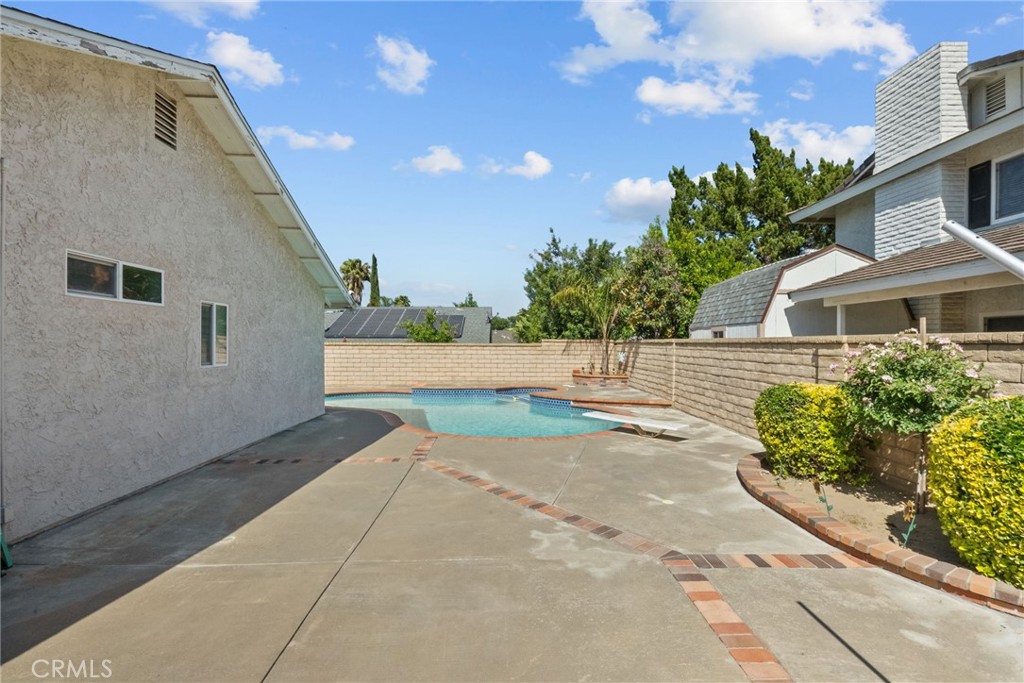 25536 Old Course Way Valencia, CA 91355 - Photo 37 of 37 a view of a backyard of the house