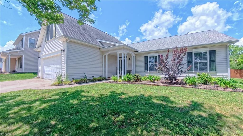 3693 Shadow Ridge Drive High Point, NC 27265 - Photo 4 of 46 Gallery Image 4