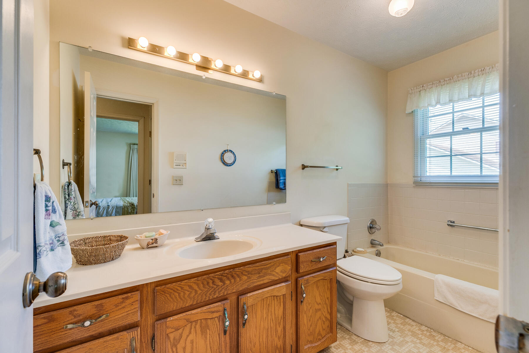 1301 Lone Oak Road Johnson City, TN 37604 - Photo 27 of 37 027
