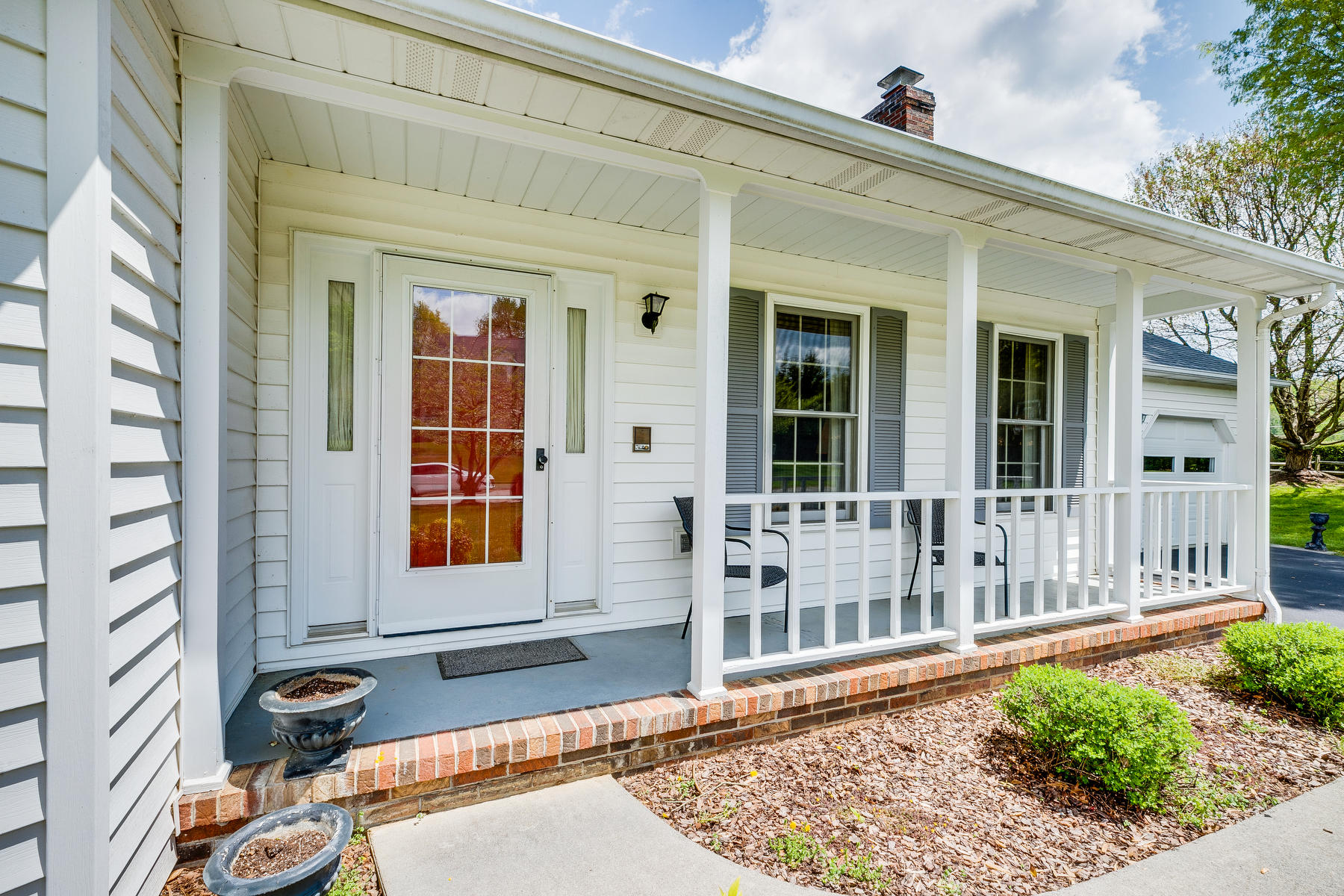 1301 Lone Oak Road Johnson City, TN 37604 - Photo 3 of 37 004