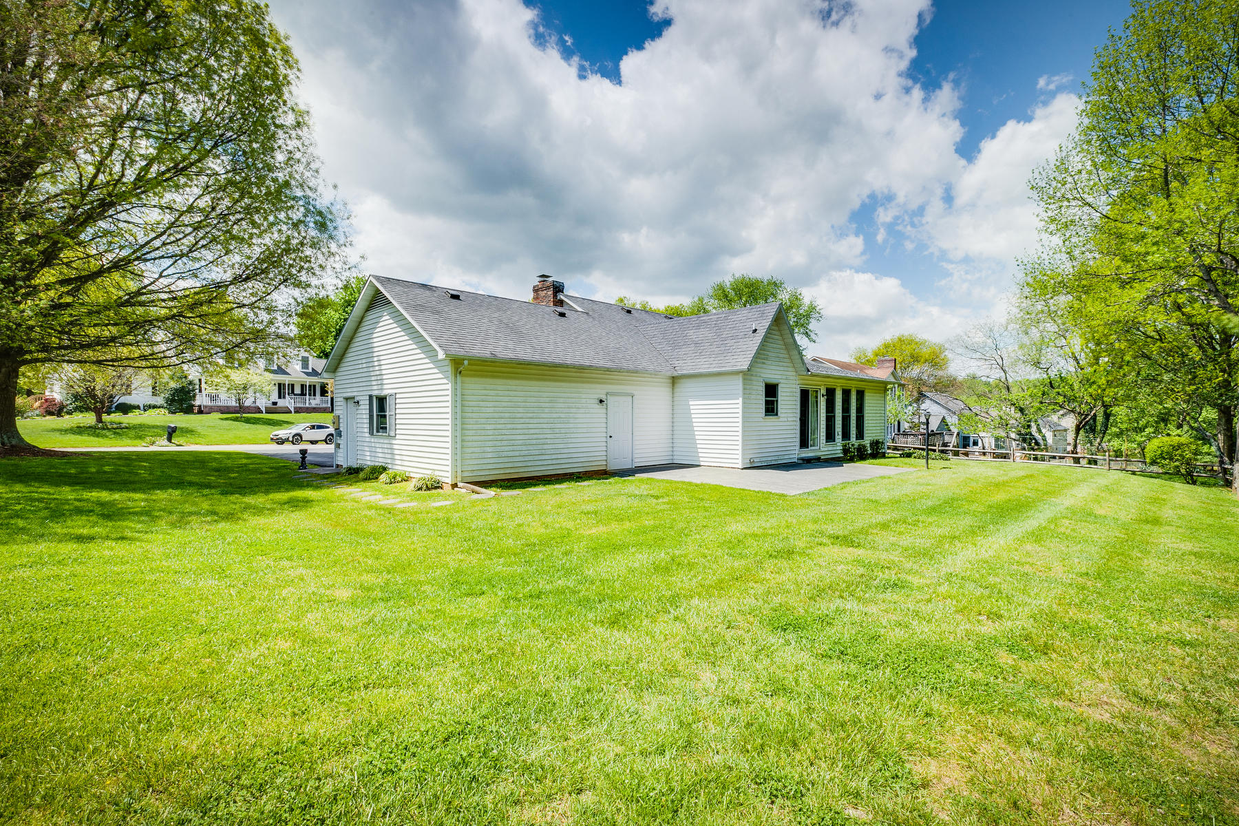 1301 Lone Oak Road Johnson City, TN 37604 - Photo 34 of 37 034