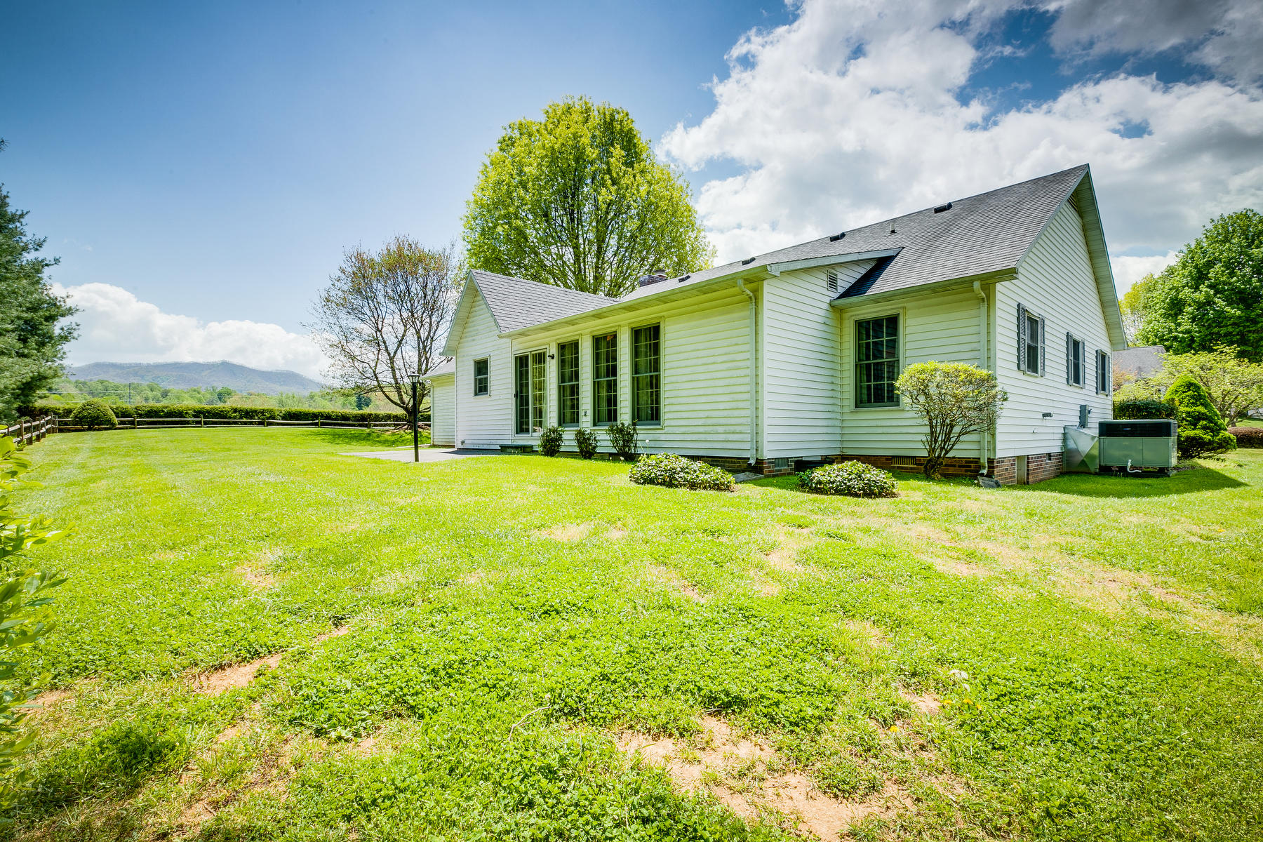 1301 Lone Oak Road Johnson City, TN 37604 - Photo 36 of 37 036