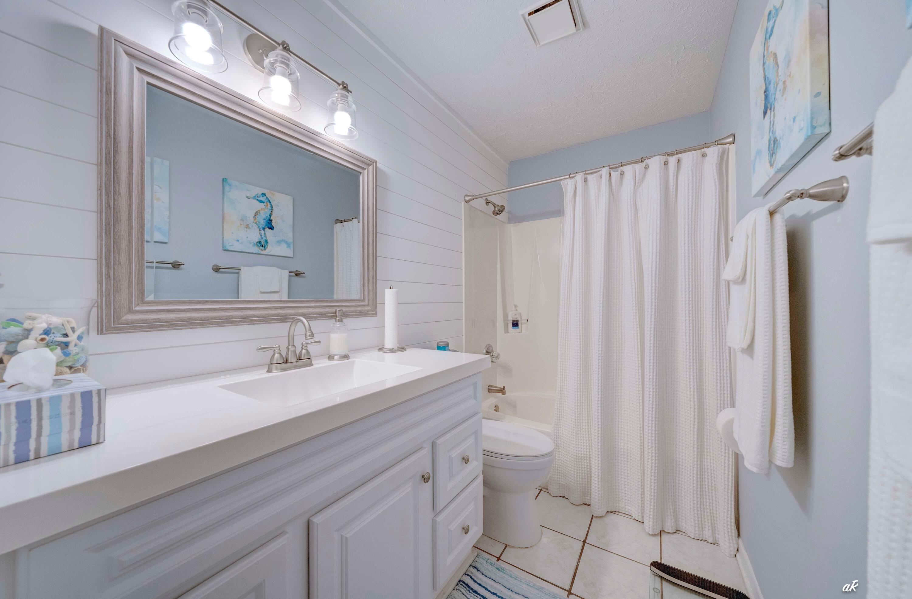 17670 Front Beach Road, Unit D1 Panama City Beach, FL 32413 - Photo 15 of 22 Bathroom