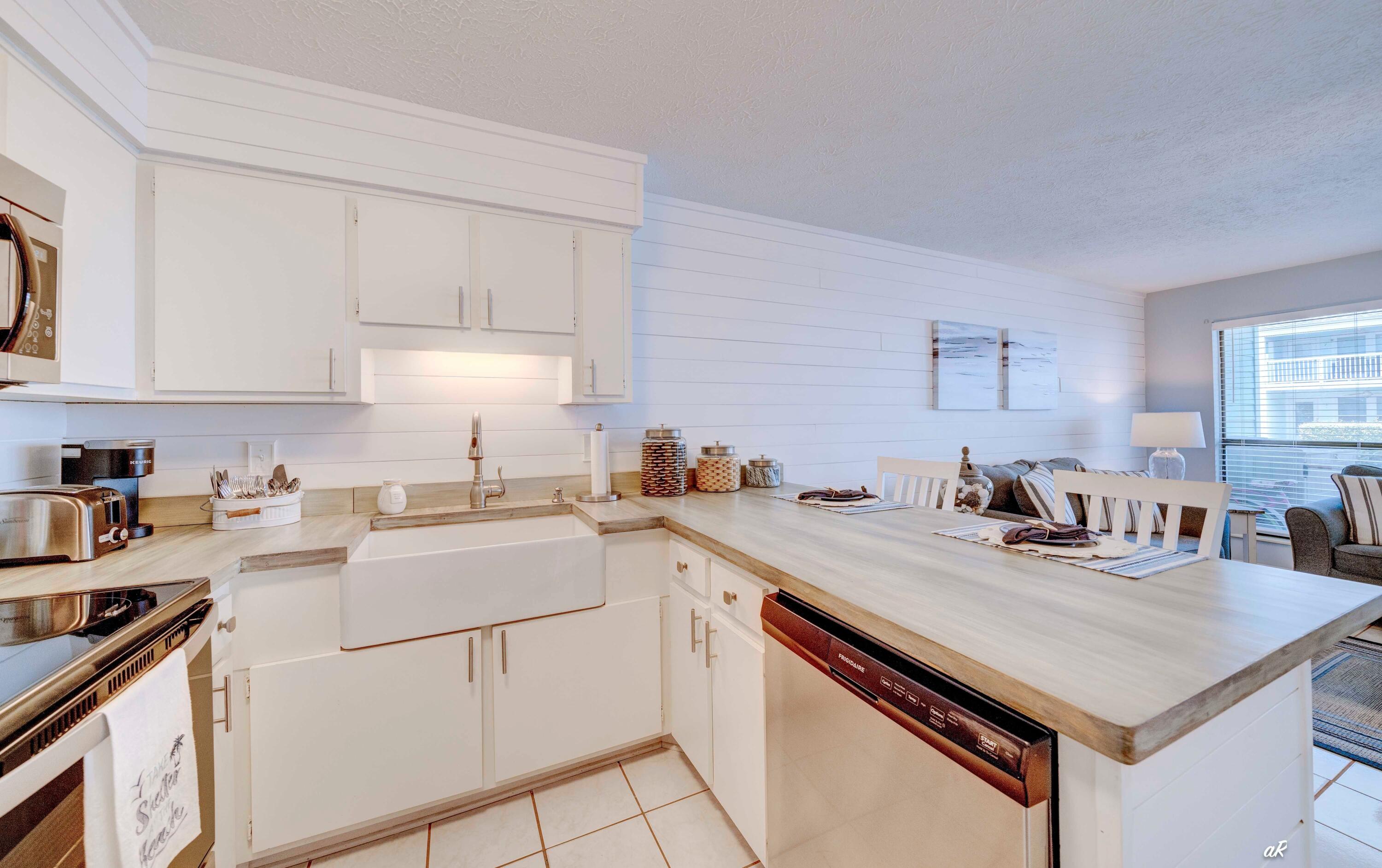17670 Front Beach Road, Unit D1 Panama City Beach, FL 32413 - Photo 8 of 22 view of kitchen
