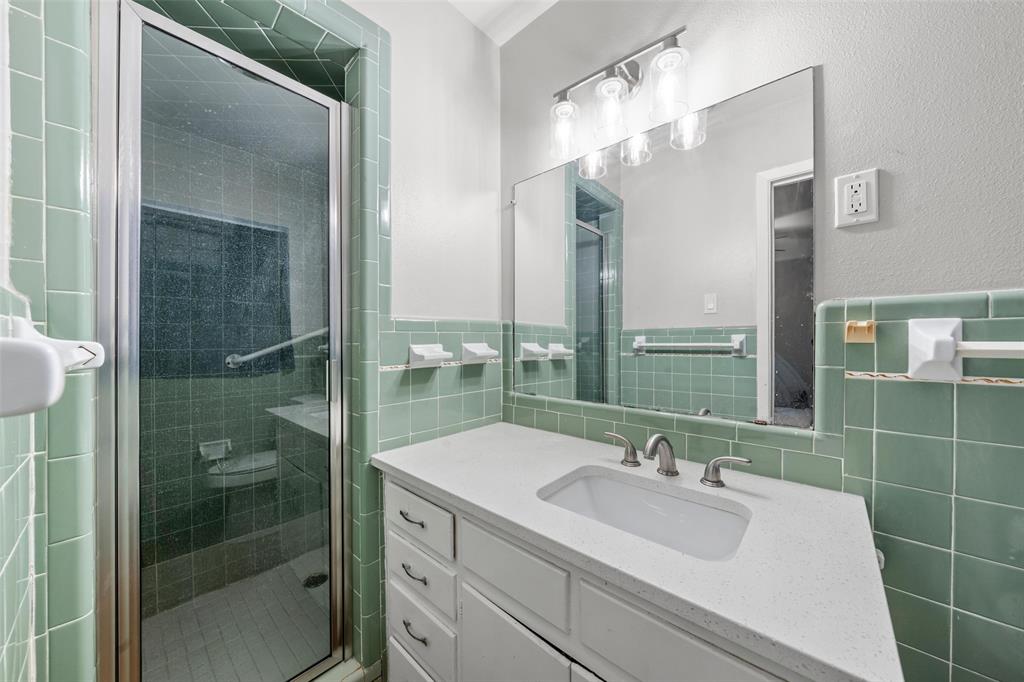 5907 Caldwell Street Waco, TX 76710 - Photo 19 of 22 a bathroom with a shower sink and mirror