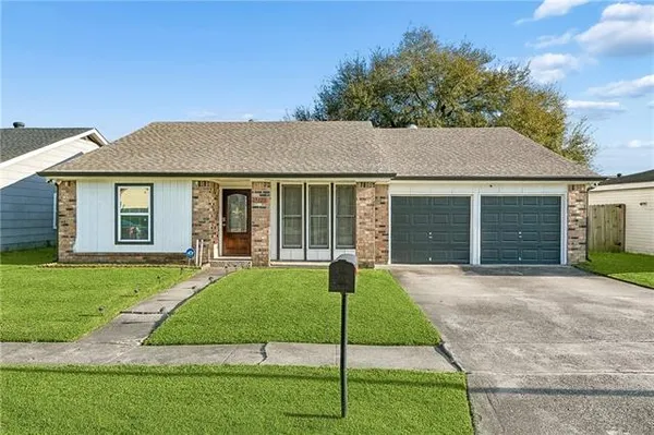 $299,900 | 3725 Dulaney Drive, Harvey, LA 70058