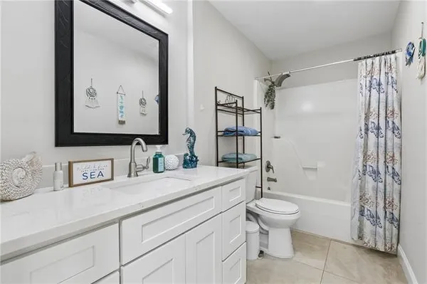 $289,900 | 3725 Dulaney Drive, Harvey, LA 70058