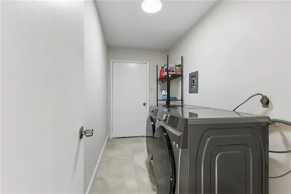 $289,900 | 3725 Dulaney Drive, Harvey, LA 70058