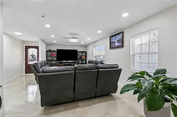 $289,900 | 3725 Dulaney Drive, Harvey, LA 70058