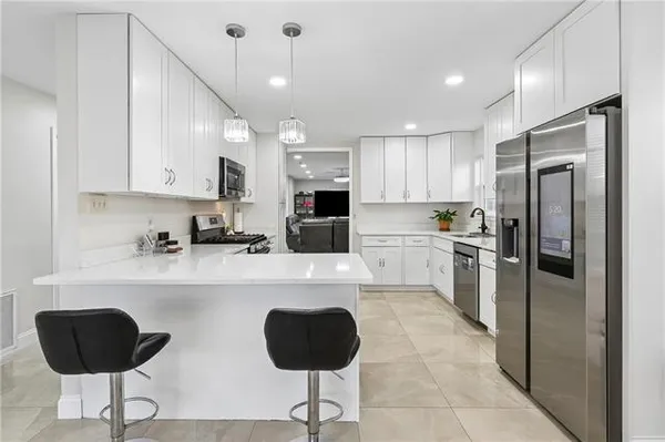 $289,900 | 3725 Dulaney Drive, Harvey, LA 70058