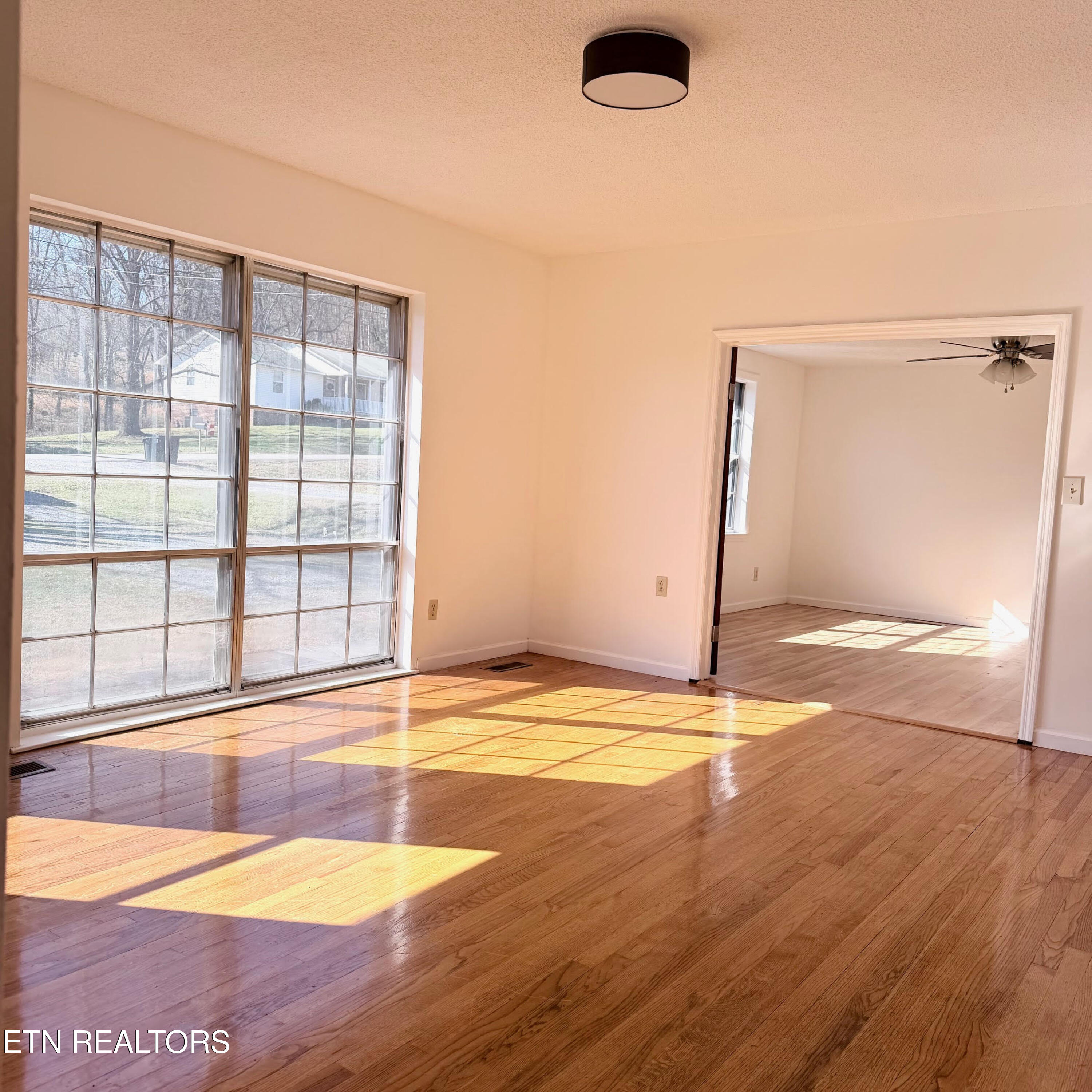 332 Poppy Avenue Dayton, TN 37321 - Photo 3 of 16 Dining Rm