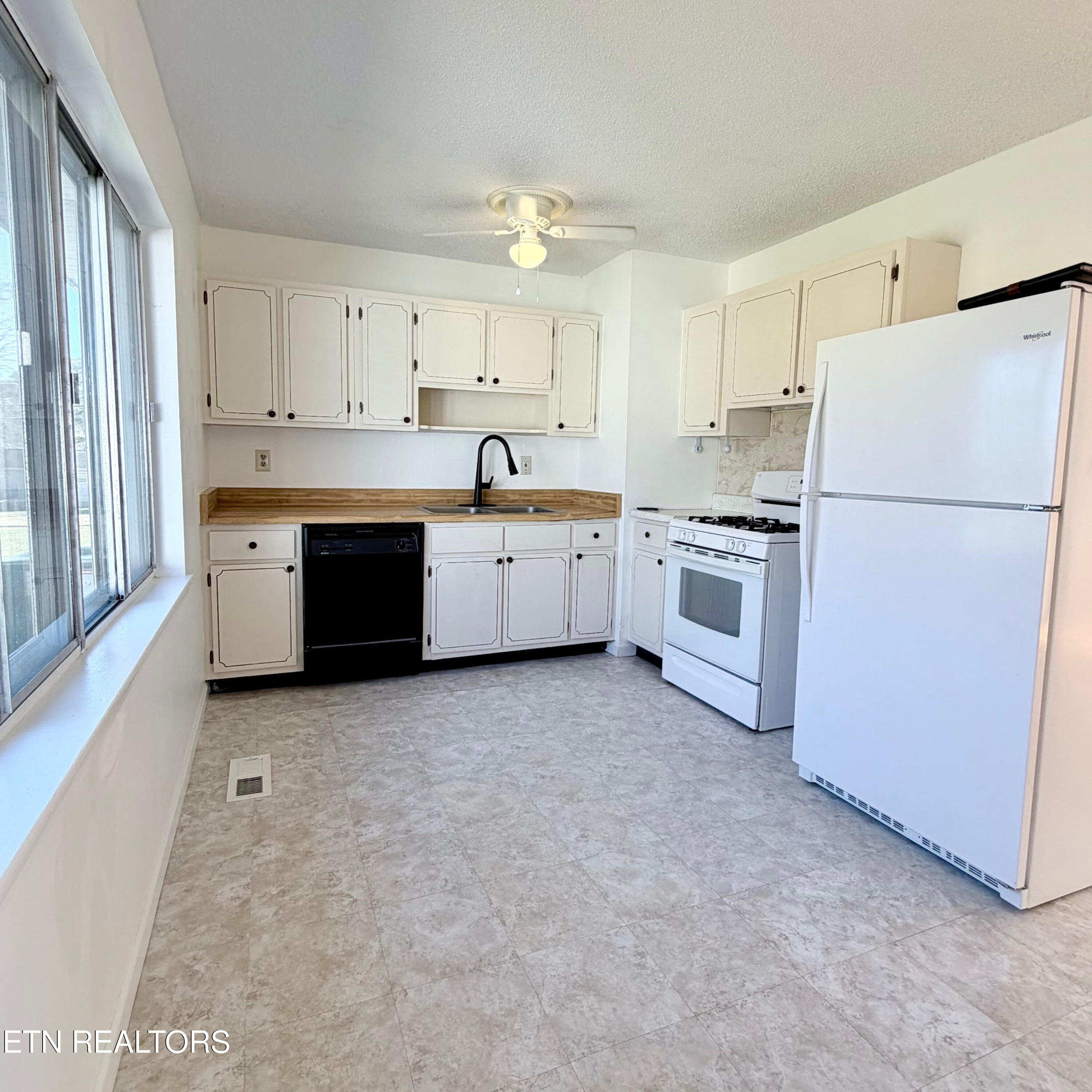 332 Poppy Avenue Dayton, TN 37321 - Photo 7 of 16 Kitchen