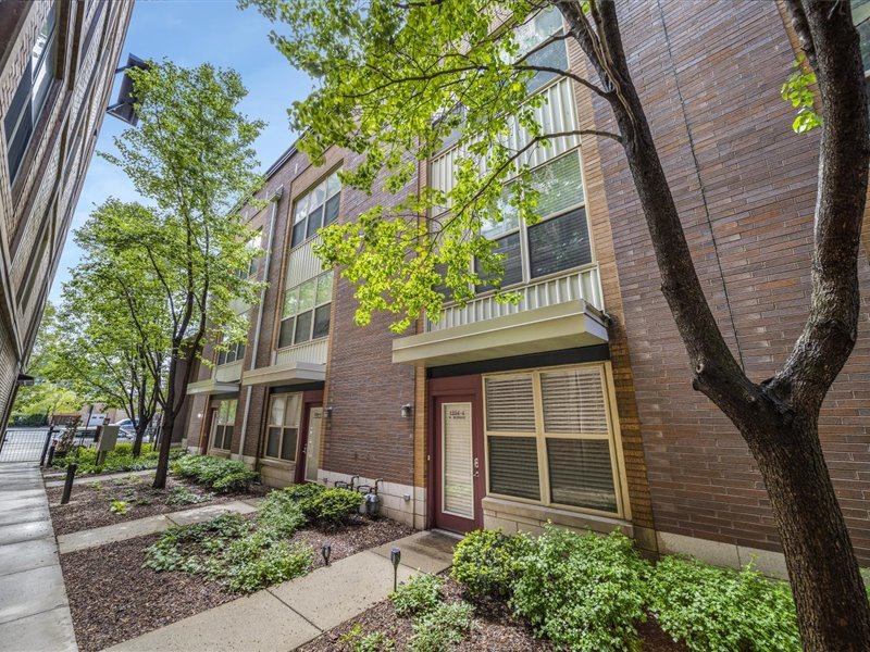 1234 West Monroe Street, Unit 4 Chicago, IL 60607 - Photo 1 of 26