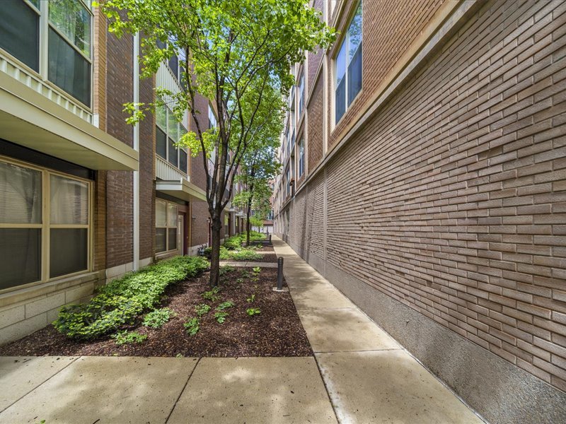 1234 West Monroe Street, Unit 4 Chicago, IL 60607 - Photo 3 of 26