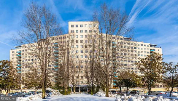 $249,000 | 10201 Grosvenor Place, Unit 204, Rockville, MD 20852