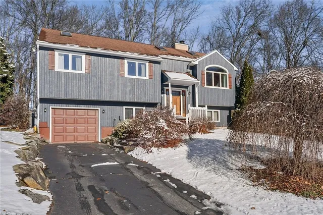 $549,900 | 25 Ivy Hollow Court, Cranston, RI 02921