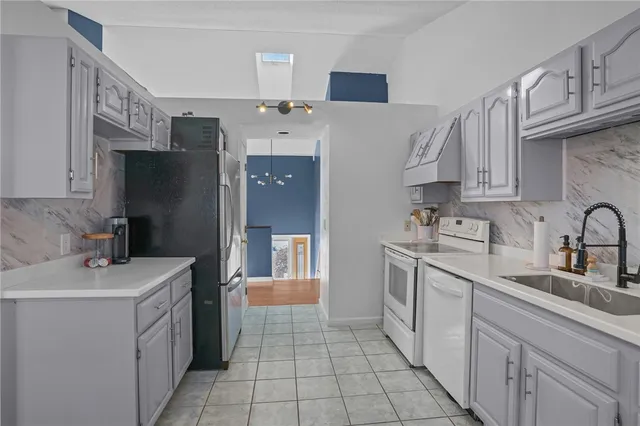 $549,900 | 25 Ivy Hollow Court, Cranston, RI 02921