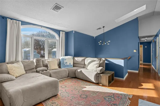 $549,900 | 25 Ivy Hollow Court, Cranston, RI 02921