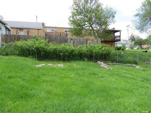 a view of a back yard of the house