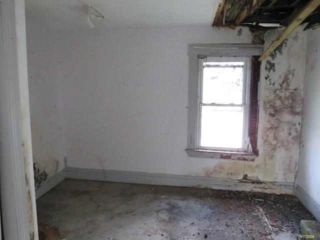 1080 Bruce Street Washington, PA 15301 - Photo 8 of 17 a view of a room with window