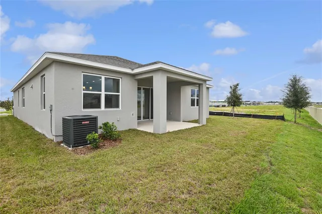 a view of a house with backyard and garden