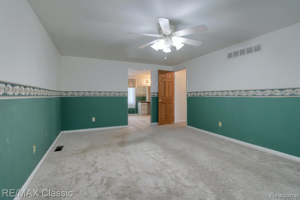 33951 Old Timber Road Farmington Hills, MI 48331 - Photo 26 of 40