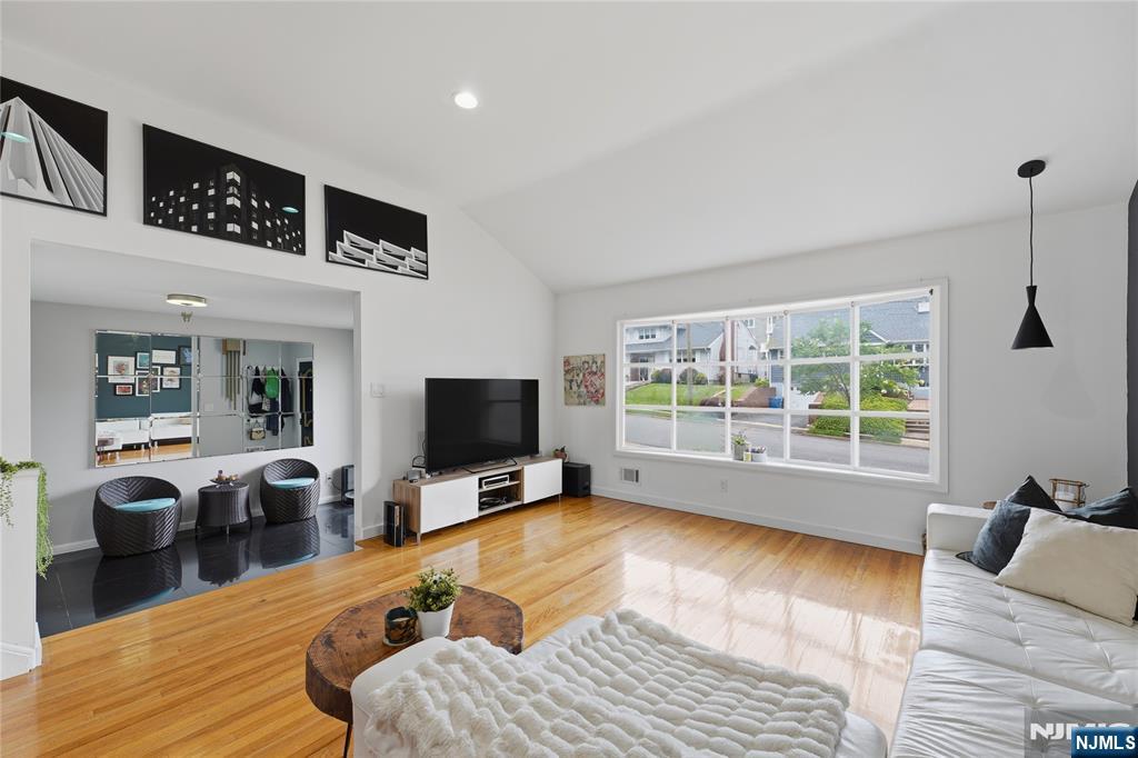 17 Arthur Drive Rutherford, NJ 07070 - Photo 6 of 46