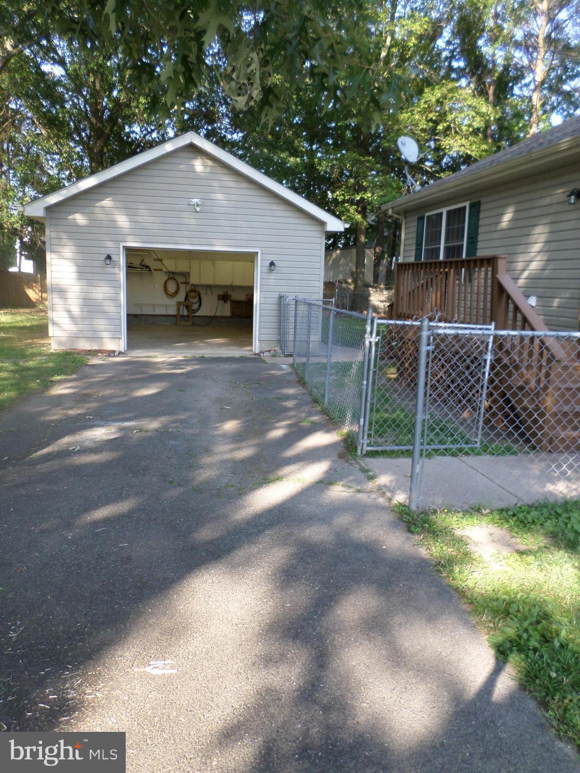 2806 Wakefield Street Colonial Beach, VA 22443 - Photo 27 of 39 Garage