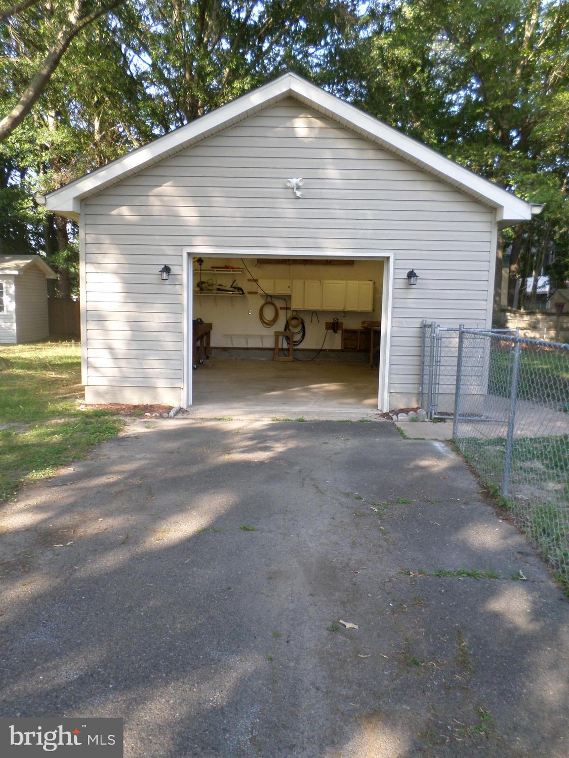 2806 Wakefield Street Colonial Beach, VA 22443 - Photo 28 of 39 Garage