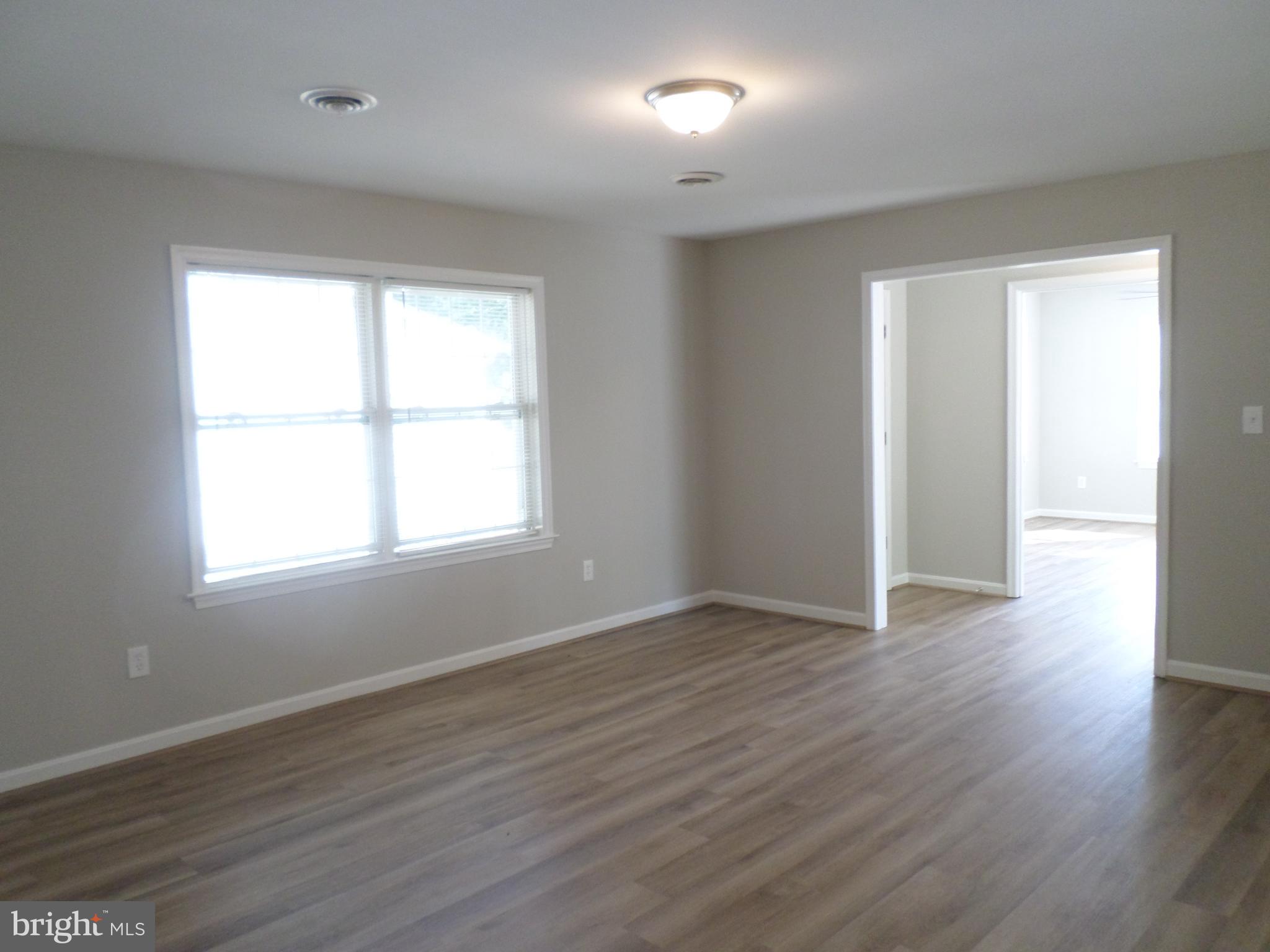 2806 Wakefield Street Colonial Beach, VA 22443 - Photo 5 of 39 Livingroom