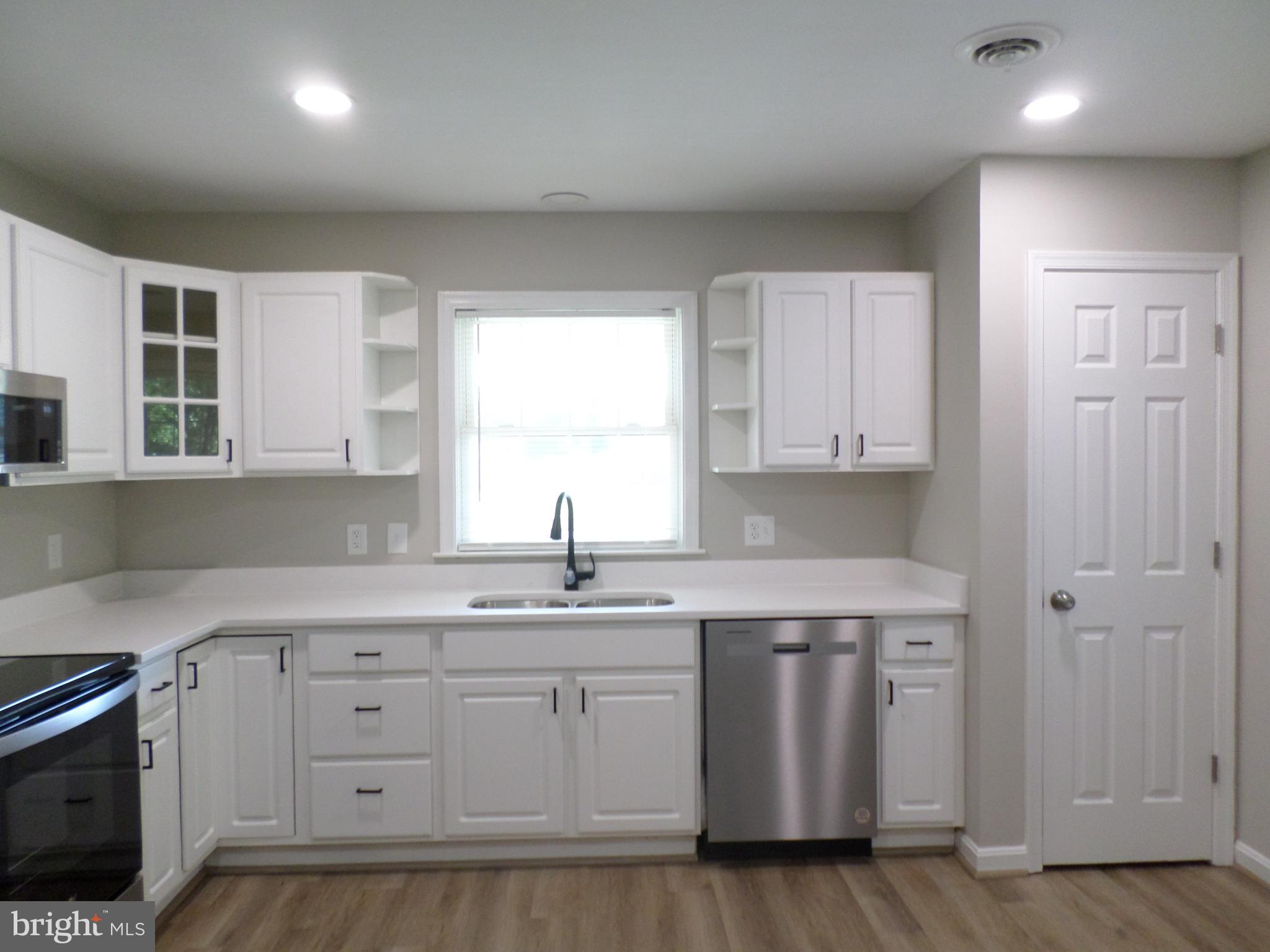 2806 Wakefield Street Colonial Beach, VA 22443 - Photo 7 of 39 Kitchen